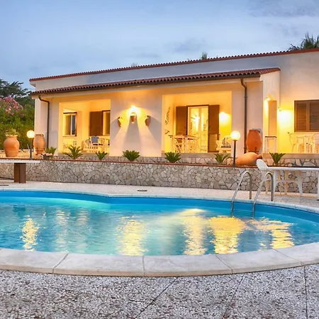 La Casa In Riva Al Mare Villa Augusta Exterior photo